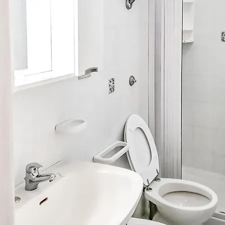1 Bedroom Beautiful In Gallipoli *